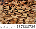 積み重ねられた薪 137888726
