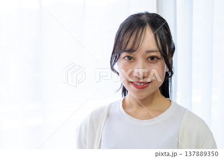 若い女性のビューティーイメージ 137889350