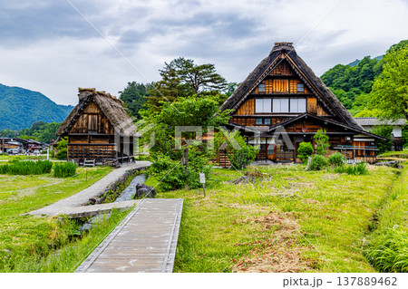 岐阜県　白川郷の風景 137889462