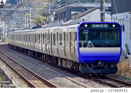 横須賀線 鎌倉-北鎌倉 JR東日本 E235系1000番台 F-35編成(鎌倉) 横須賀線 鎌倉-北鎌倉 JR東日本 E235系1000番台 F-35編成(鎌倉) 137889541