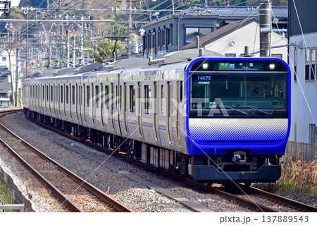 横須賀線 鎌倉-北鎌倉 JR東日本 E235系1000番台 F-30編成(鎌倉) 横須賀線 鎌倉-北鎌倉 JR東日本 E235系1000番台 F-30編成(鎌倉) 137889543