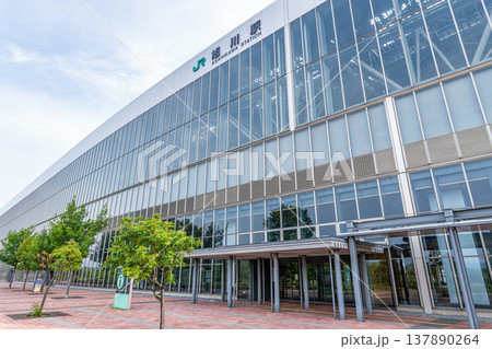 北海道旭川市 旭川の玄関口 快晴のJR旭川駅(南口) 北海道旭川市 旭川の玄関口 快晴のJR旭川駅(南口) 137890264