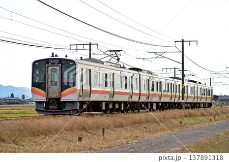信越本線　見附－帯織　JR東日本　E129系　B6編成（新潟） 137891318