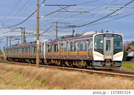 信越本線　帯織－見附　JR東日本　E129系　A17編成（新潟） 137891324