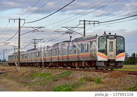信越本線　帯織－見附　JR東日本　E129系　A20編成（新潟） 137891326