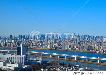 都市風景　東京　ビル群　富士山　東京タワー 137891544