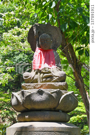 草津温泉　西の河原公園　縁結地蔵尊（群馬県吾妻郡草津町） 137891911