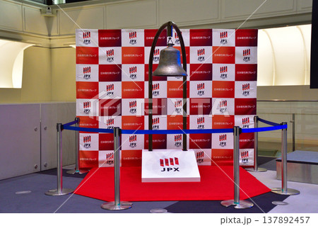 東京証券取引所　上場の鐘 137892457