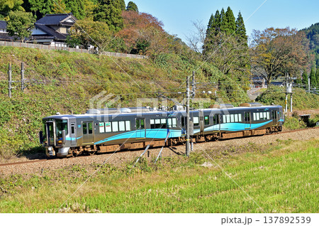あいの風とやま鉄道　石動－倶利伽羅　あいの風とやま鉄道　521系　AK11編成 137892539