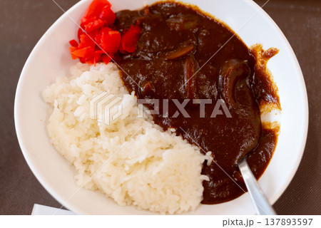 美味しそうなカレーライス 137893597