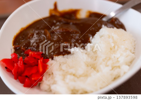 美味しそうなカレーライス 137893598