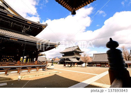 京都府　東本願寺・御影堂 ＆ 御影堂門（重要文化財） 京都市 下京区 常葉町　2022年2月 137893843