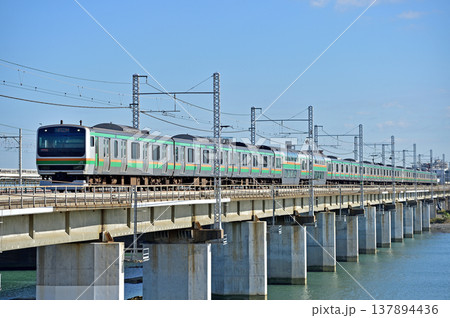 東海道本線　茅ヶ崎－平塚　JR東日本　E231系1000番台　K-32編成（国府津） 137894436