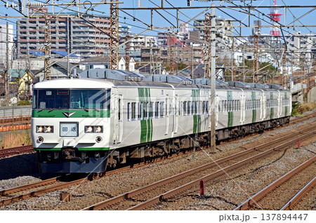 東海道本線 相模貨物 JR東日本 185系 B5編成(大宮) 回送 東海道本線 相模貨物 JR東日本 185系 B5編成(大宮) 回送 137894447
