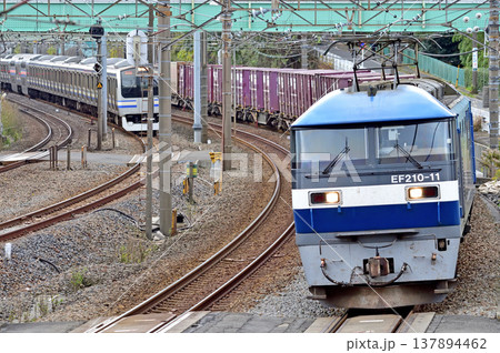 東海道本線　東戸塚－保土ケ谷　JR貨物　EF210-11（岡山）　JR東日本　E217系　Y-6編成 137894462