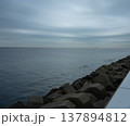 朝の散歩の美しい風景 137894812