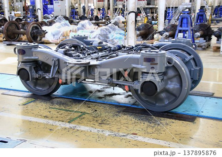 全般検査に訪れた『30000系』の動力台車【SS138ボルスタレス空気バネ】 137895876