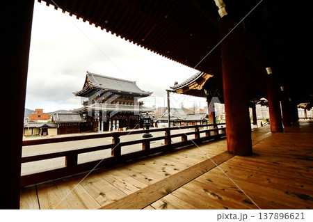 京都府　東本願寺・御影堂門（重要文化財） 京都市 下京区 常葉町 137896621