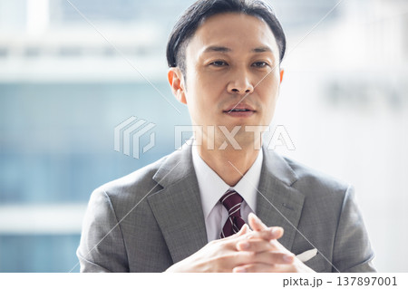 ビジネスマン ビジネスマン 137897001