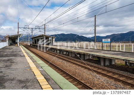 JR西日本湖西線近江中庄駅構内風景　滋賀県長浜市マキノ町 137897487