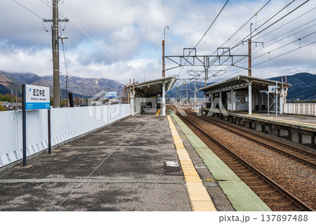 JR西日本湖西線近江中庄駅構内風景 滋賀県長浜市マキノ町 JR西日本湖西線近江中庄駅構内風景 滋賀県長浜市マキノ町 137897488