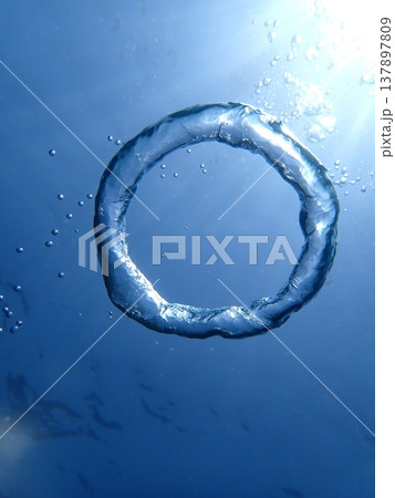 もうすぐ割れるリング 137897809