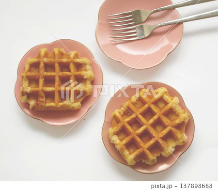 ワッフル 洋菓子 焼き菓子  137898688