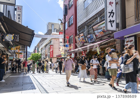 横浜の都市風景　横浜中華街 137898689