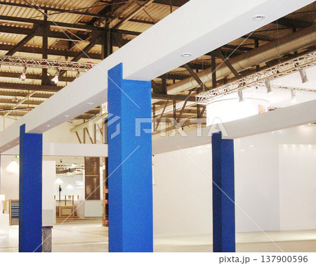 国際見本市会場 展示会場 照明 ブース  137900596
