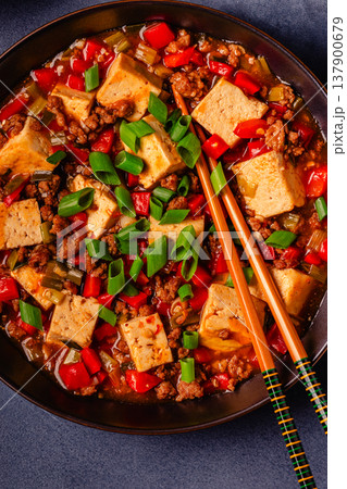 Mapo tofu, tofu in spicy mincemeat sauce. 137900679