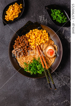 A bowl of ramen with noodles, meat and green onions. A bowl of ramen with noodles, meat and green onions. 137900725