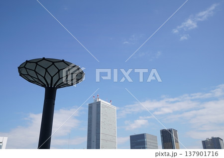 東京の空(池袋西武百貨店の屋上より・・・中央:サンシャイン60) 東京の空(池袋西武百貨店の屋上より・・・中央:サンシャイン60) 137901716