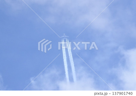 飛行機雲 137901740