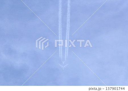 飛行機雲 137901744