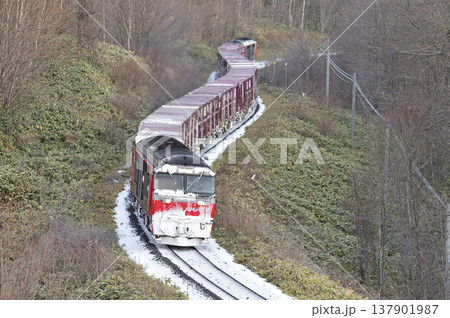 石北本線　生田原－金華（信）　JR貨物　DF200-4＋E26コキ＋DF200-58（五稜郭） 137901987