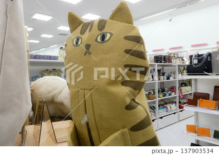 大人気猫の日の猫グッツ色々　テッシュペーパー入れ 137903534