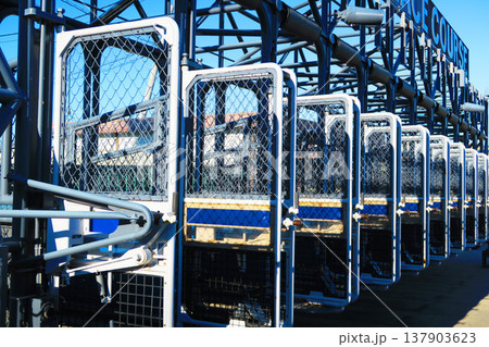 浦和競馬場のスターティングゲートの風景 137903623