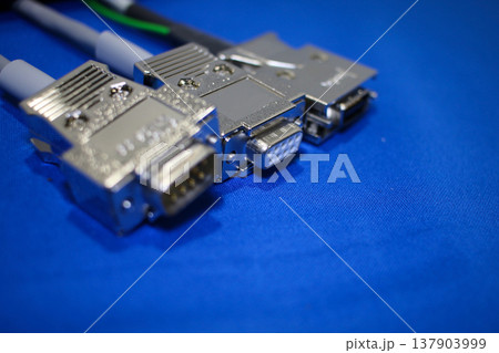 産業機器の配線 137903999