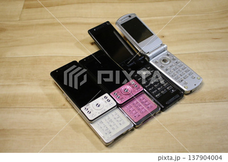 使用できなくなる3G回線専用携帯電話 使用できなくなる3G回線専用携帯電話 137904004