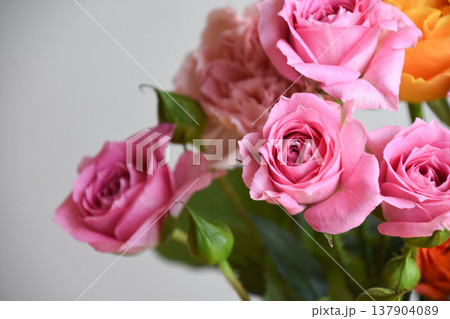 カラフルな花束 137904089