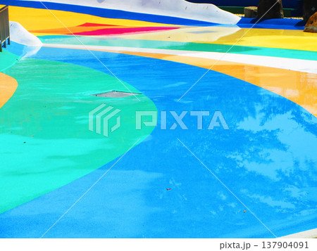 東京都足立区の都立舎人公園のじゃぶじゃぶ池の風景 137904091