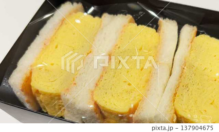 厚焼きだし巻き玉子のサンドウィッチ 厚焼きだし巻き玉子のサンドウィッチ 137904675