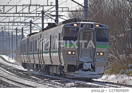 千歳線　島松－北広島　JR北海道　733系　B-115編成（札幌） 137904809