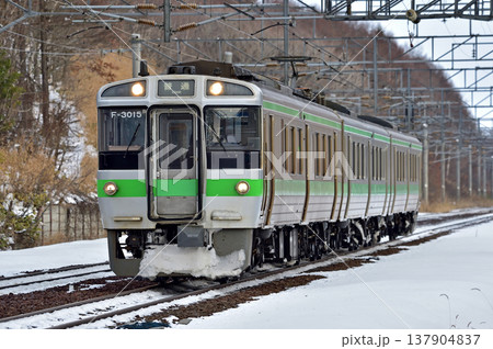 千歳線 西の里(信) JR北海道 721系 F-3015編成(札幌) エアポート 千歳線 西の里(信) JR北海道 721系 F-3015編成(札幌) エアポート 137904837