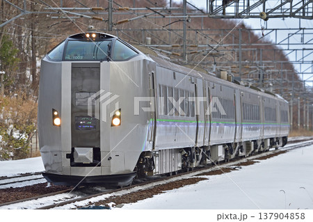 千歳線　西の里（信）　JR北海道　789系1000番台　HL-1003編成（札幌）　すずらん 137904858