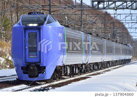 千歳線 西の里(信) JR北海道 キハ281系 スーパー北斗 千歳線 西の里(信) JR北海道 キハ281系 スーパー北斗 137904860