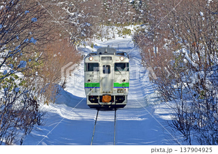 札沼線　豊ヶ岡　JR北海道　キハ40-402（苗穂） 137904925