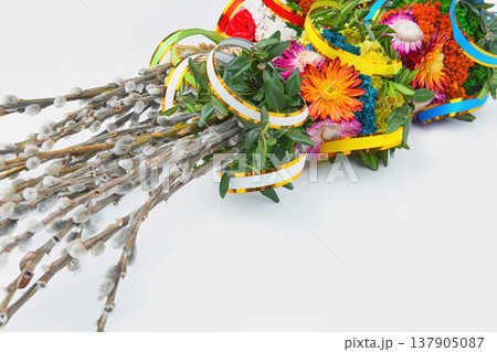 willow Sunday background of willow branches, willow bouquets. Easter top view. place for text willow Sunday background of willow branches, willow bouquets. Easter top view. place for text 137905087