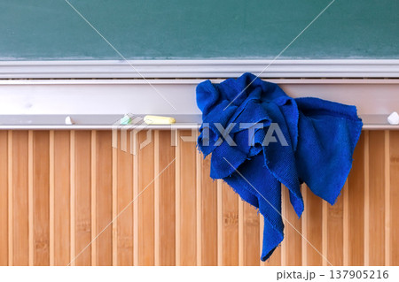 close up of an empty school chalkboard close up of an empty school chalkboard 137905216