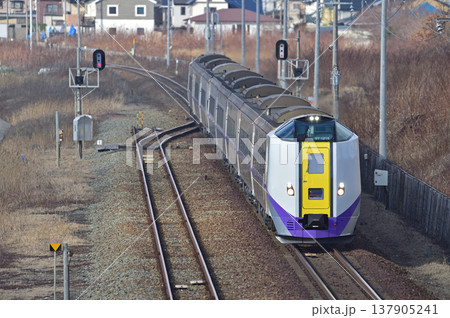 室蘭本線　北舟岡　JR北海道　キハ261系1000番台　ST-1215編成　スーパー北斗 137905241